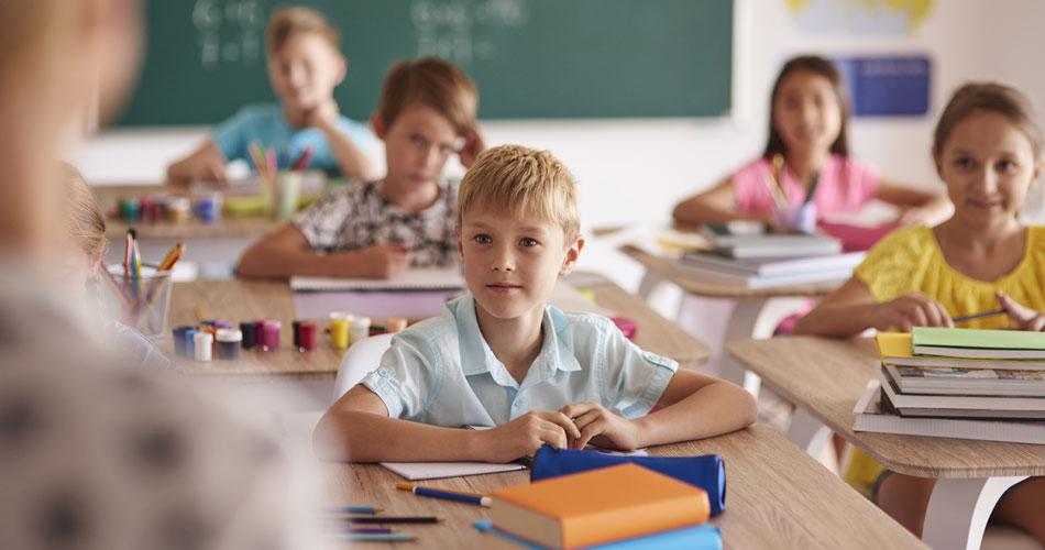 enfants en salle de classe