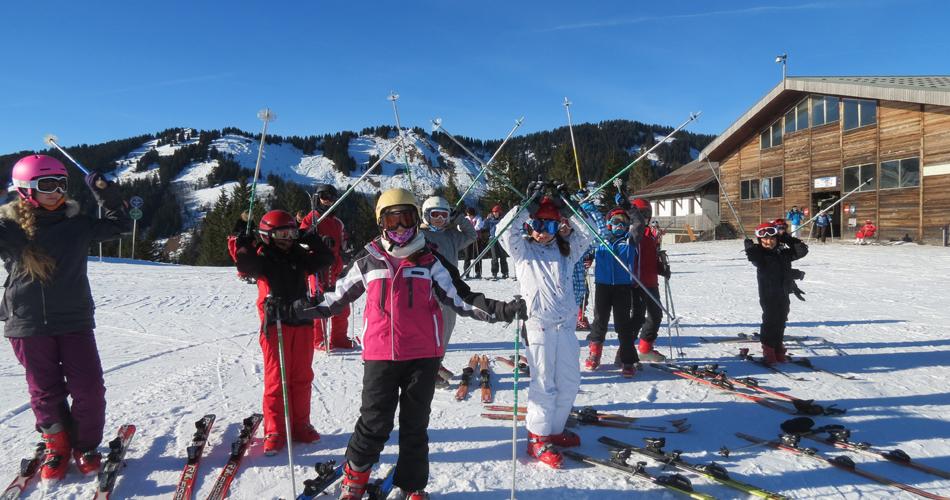 élèves en classe nature hiver ski